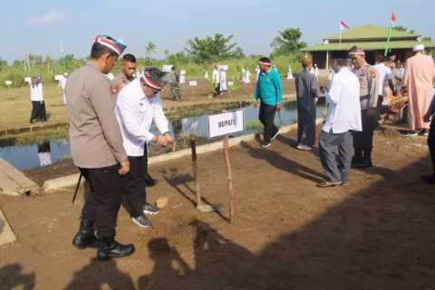 Penghijauan Sejak Dini, Bupati Inhil Ikut Tanam Pohon 