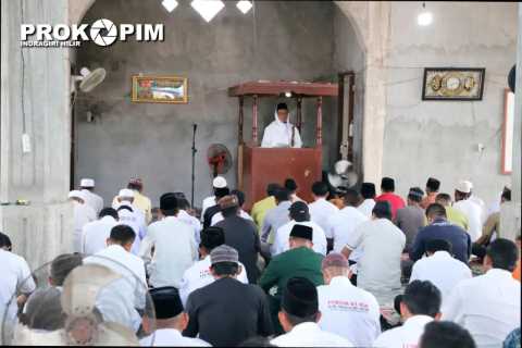 Bupati Inhil Jadi Khatib Dan Imam Sholat Jum\'at Masjid Al-Huda Teluk Belengkong