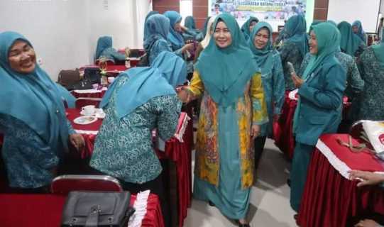 Ketua TP PKK Kab.Inhil Hj.Zulaikhah Wardan Buka Secara Resmi Bimtek Administrasi PKK Se Kecamatan Batang Tuaka.