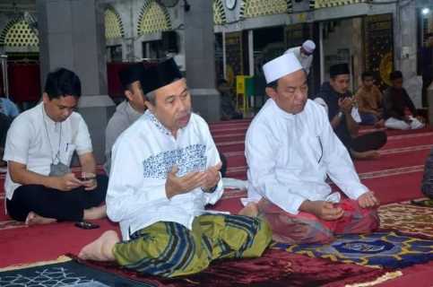 Gubri Bersama Bupati Inhil Melaksanakan Sholat Subuh Berjamaah 