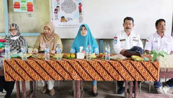 Hj. Zulaikhah Wardan Silahturahmi Bersama KPM PKH Kecamatan Kuala Indragiri