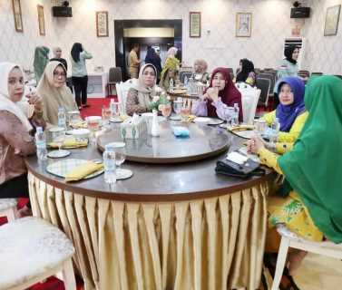 Ketua TP PKK Kabupaten Indragiri Hilir  Menjamu Ketua TP PKK Provinsi Riau