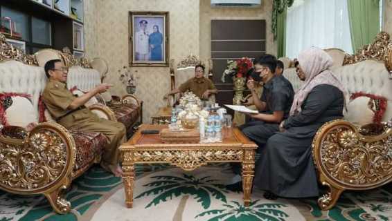 Dukung Regsosek, Bupati HM.Wardan Melakukan Pendataan Oleh BPS. 