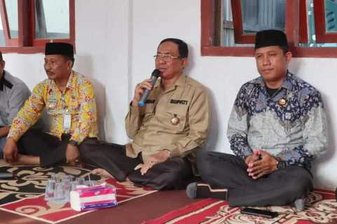 Bupati HM. Wardan Bersilahturahmi Bersama Forum RT/RW dan Tokoh Masyarakat Se-Kecamatan Enok