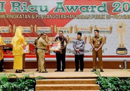 Anugrah Informasi KI Riau Awards 2022, Pemkab Inhil Terima Pengahargaan Kategori Kab/Kota