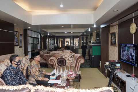 Wisuda UNISI T.A 2019/2020, Bupati Inhil HM.Wardan Ikuti Secara Virtual
