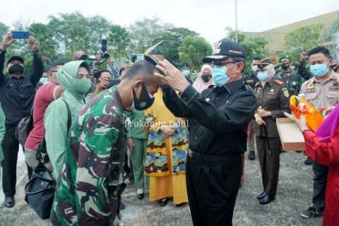 Kunker Danrem 031 Wirabima Ke Inhil, Bupati HM.Wardan Sambut Dengan  Adat Melayu