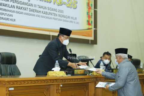 Bupati HM.Wardan Hadiri Rapat Paripurna, APBD Inhil TA 2021 Disahkan Sebesar Rp 1,7 T