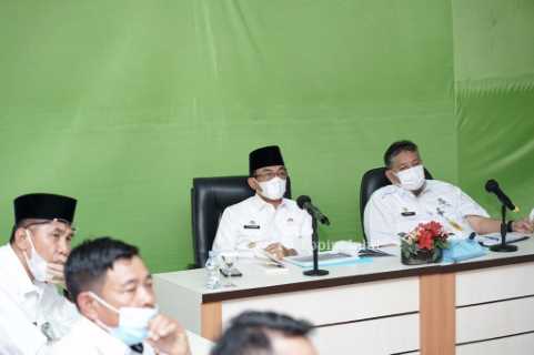 Bupati HM.Wardan, MP, Himbau Masyarakat Jangan Buang  Sampah Sembarangan