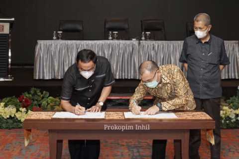 Tingkatkan SDM Aparatur, Bupati Inhil HM.Wardan Tandatangani MoU dengan Unilak