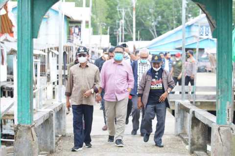 Putra Asli Inhil Erwin Dimas Dilantik Sebagai Staf Ahli Bappenas RI, Bupati dan Wakil Bupati Kabupaten Indragiri Hilir, Ucapapkn Selamat