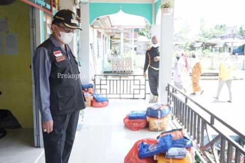 Bupati HM.Wardan Pimpin Lansung Bakti Sosial Penyerahan Bantuan Korban Angin Puting Beliung di Reteh