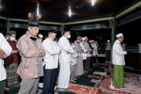 Bupati HM.Wardan Imami Shalat Tarawih Malam Ke-16 Ramadhan 1442 H