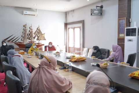 Hj.Zulaikhah Wardan, S.Sos, M.E Ketua PCMNU Gelar Silaturahmi Bersama Pengurus