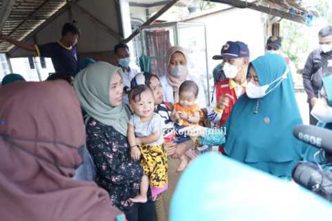 Hj Zulaikhah Wardan Sambangi Rumah Anak Penderita Malnutrisi dan DDS PMI Reteh