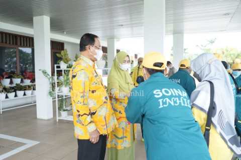 Bupati HM.Wardan didampingi Pembina Hj.Zulaikhah Wardan Lepas 8 Orang Atlet SOIna Inhil Ikuti Porda VI Riau TH 2021