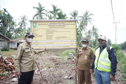 Bupati Inhil Meninjau Pembangunan Jalan Simpang Kuala Saka - Teluk Lanjut - Sungai Guntung