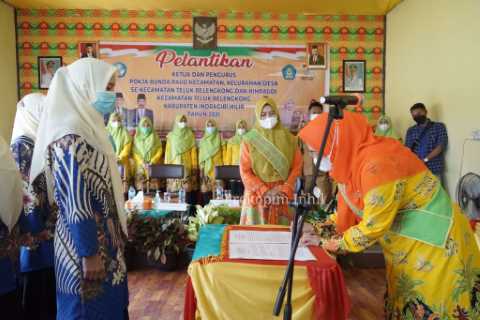 Bunda PAUD Inhil Hj.Zulaikhah Wardan Hadiri Pelantikan Pokja Bunda PAUD dan Himpaudi Kec. Teluk Blengkong