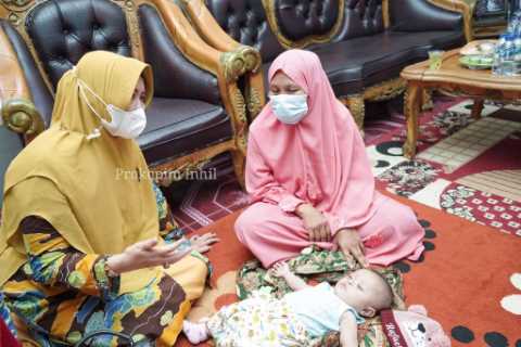 Ketua GSH Hj.Zulaikhah Wardan, S.Sos, M.E Kunjungi Balita Gizi Kurang yang ada di Kecamatan Kemuning
