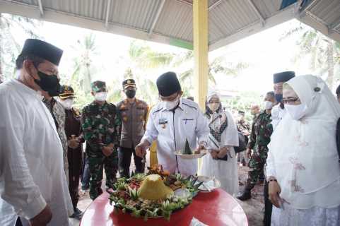 Perkuat syiar islam, Bupati Inhil H.M.Wardan Resmikan Majelis Taklim As Syifaa diTeluk Belengkong