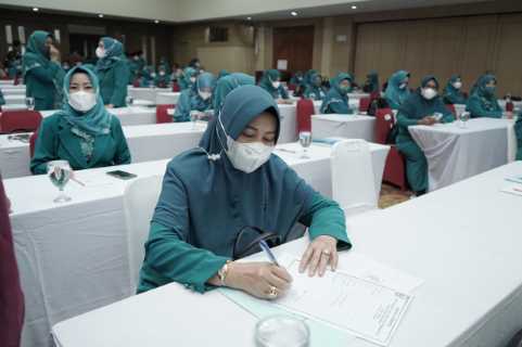 Hj. Zulaikhah Wardan Hadiri Rakerda IX TP PKK Tingkat Provinsi Riau, PKK Inhil Siap Bantu Pemerintah Dalam Vaksinasi