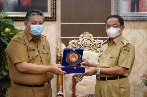 Di Bawah Kepemimpinan Bupati HM.Wardan, Inhil Masuk 5 Besar Kabupaten Kategori \\\