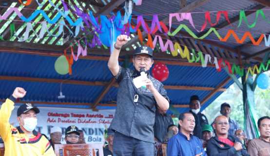 Awali TH 2022, Wakil Bupati H.Syamsuddin Uti Kunker Ke Pulau Burung Sekaligus Tutup Turnamen Bola Kaki Dalam Rangka HUT TNI  Ke-76