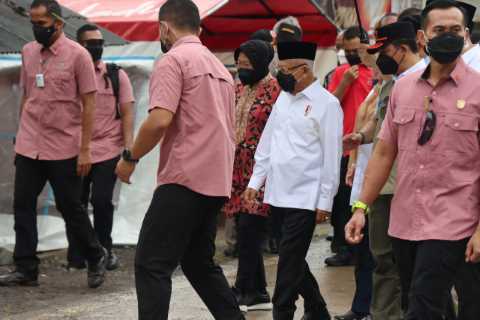 KH. Ma\'ruf Amin Bersama Menteri Sosial Tri Rismaharini Melaksanakan Kunjungan Kerja Di Kampung Cibeulah Dan Kampung  Munjul
