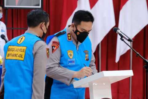 Tanda Tangani Pakta Integritas, Peserta Seleksi Polri Sumber Sarjana Dimulai. Kapolda Riau : Terapkan Skema dan Tahapan Seleksi Yang Terbaik.