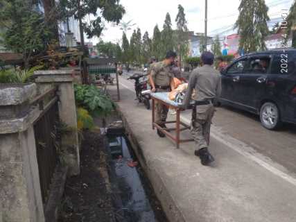 Jaga Ketertiban Umum, Satpol PP Inhil Tegur PKL yang Berjualan di Bahu Jalan