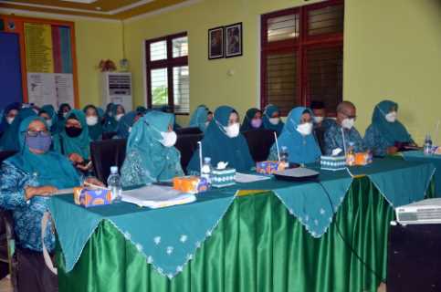 Dorong Percepatan Vaksinasi, Ketua TP PKK Inhil Hj.Zulaikhah Wardan Ikuti Pembekalan Kader PKK Pusat Secara Virtual