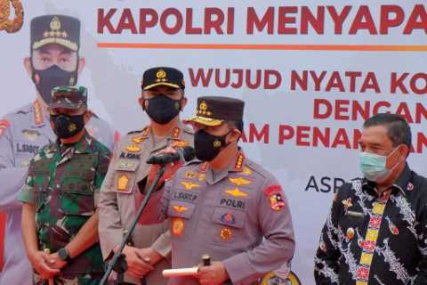 Kunjungan Kapolri Jenderal Listyo Sigit Ke Isoter Asrama Haji Pekanbaru : Masyarakat Tak Usah Takut, Patuhi Prokes dan Vaksin