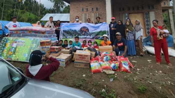 TLCI Chapter 2 Riau Peduli, Serahkan Bantuan Langsung ke Korban Gempa Pasaman