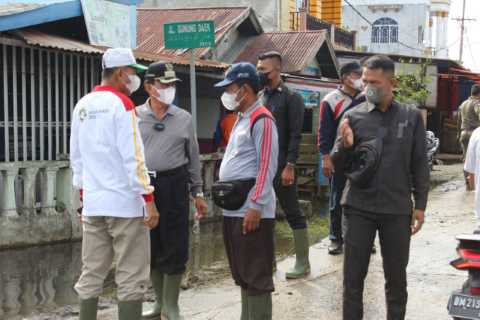 Kerab Banjir, DPKP Inhil Goro Bersama Warga yang di Pimpin Bupati