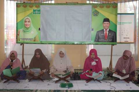 Hj Zulaikhah Wardan Inhil Pimpin Tadarusan Al-Qur\'an