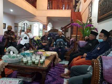 Ketum KBB Riau H.Syamsuddin Uti Hadiri “Tudang Sipulung” Bersama DPW KKSS Riau