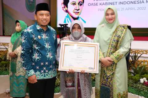 Ibu Chairani Asal Tualang Raih Penghargaan Dari Istri Jokowi, Pada Peringatan Hari Kartini 2022 tingkat Provinsi Riau