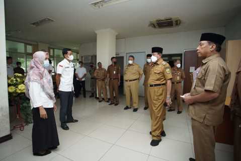 Tidak Hanya Pimpin Apel Gabungan Pasca Idul Fitri 1443 H, Bupati HM.Wardan Juga Sidak Ruangan di Sekretariat Kantor Bupati
