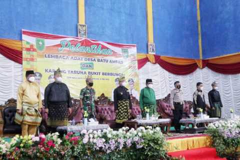 Bupati Inhil HM Wardan Hadiri Pelantikan LAD Batu Ampar dan Karang Taruna Bukit Berbunga