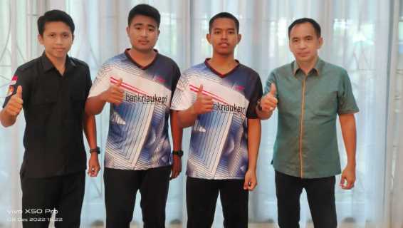 Ketua PBSI Inhil Lepas 2 Atlit Bulu Tangkis ke Kejurnas di Jakarta