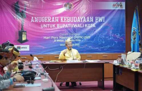 Wardan Jadi Kepala Daerah Pertama di Riau yang Mendapat Penghargaan AK-PWI Pusat
