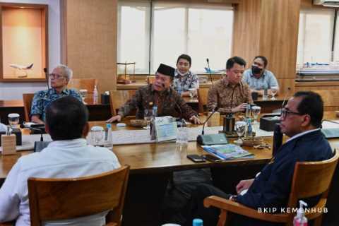 Kawal Pembangunan Jalan Khusus Batubara, Gubernur Al-Haris Rapat Bersama Mentri Perhubungan