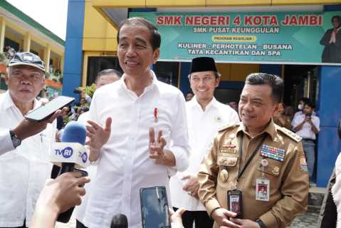 Di luar Agenda Presiden Jokowi Bersama Gubernur Al Haris Sambangi SMK N 4 Kota Jambi