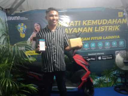 Buka Stand di Bazar HPN Riau, PLN ULP Tembilahan Lakukan Sosialisasi PLN Mobile