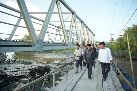 Capai Progres 86 %, Bupati Inhil Pinta Dinas PUTR Terus Gesa Penyelesaian Jembatan Pulau Kecil Reteh