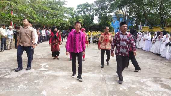 Apresiasi Kinerja DLH Rohil,Bupati Afrizal Saksikan Penyembelihan Hewan Qurban