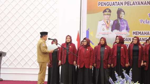 Kukuhkan Bidan Delima Jambi, Al Haris : Peran Para Bidan Sungguh Sangat Luar Biasa