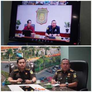 Asisten Intelijen Kejaksaan Tinggi Riau mengikuti kegiatan Rapat Monitoring dan Evaluasi Pengelolaan Pengaduan secara virtual