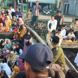 Wisata Religi, Ratusan Warga Desa Pekan Kamis Ziarah ke Makam Tuan Guru Sapat