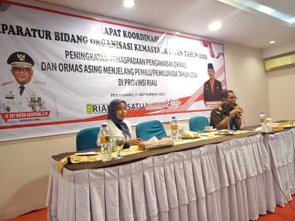 Kasi B Bidang Intelijen Kejaksaan Tinggi Riau menjadi Narasumber dalam Kegiatan Rapat Koordinasi Aparatur Bidang Organisasi Kemasyarakatan Tahun 2023